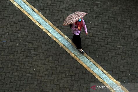 BMKG Sejumlah Kota Besar Di Indonesia Diguyur Hujan Ringan Sabtu