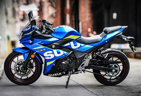 Suzuki GSX 250R Makin Ganteng Dengan Warna Baru Begini Tampangnya