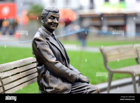 London England Uk Scenes In The Square Statue Trail Mr Bean