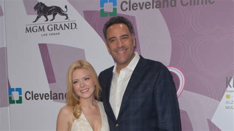 Photo Brad Garrett Et Isabeall Quella Se Rendent à La Foire De Malibu