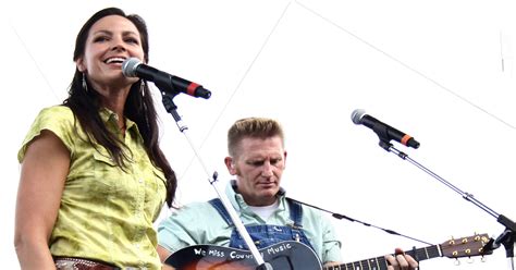 Rory Feek makes video tribute for his wife, Joey