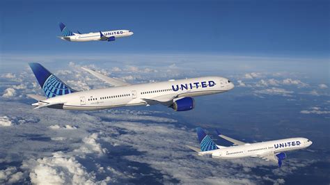 united airlines invests  record purchase  boeing  dreamliners
