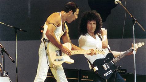 ten classic queen  performances louder