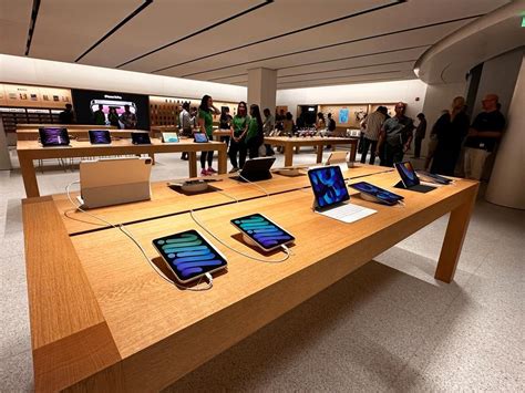 apple previews delhi saket store tim cook  greet st customers