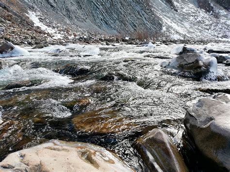 Скала Слон - горная красота над рекой Прут в Яремче