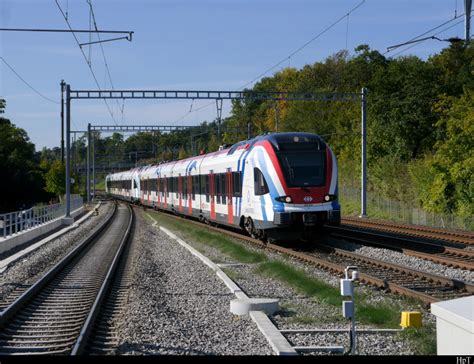 SBB Triebzüge RABe 522 223 und 522 214 bei der einfahrt im Bahnhof