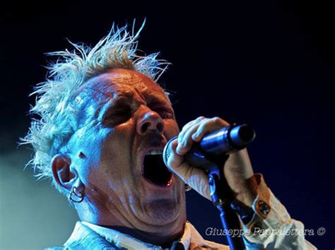 John Lydon I Sex Pistols sono diventati una proprietà di Topolino Rockol