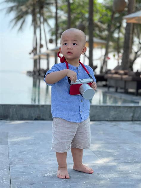 Nghỉ lễ của hội hot mom Vợ cũ Việt Anh diện bikini bốc lửa