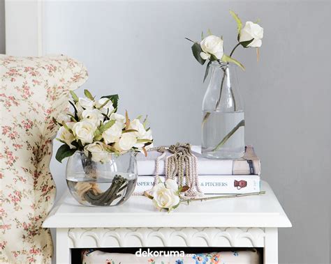 hiasan bunga di meja makan - Felicity Nolan