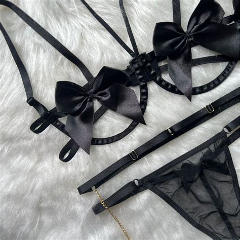 Kit Conjunto Lingerie Cinta Liga Sensual Corrente Sutiã Aro Laço Calcinha Fio Dental