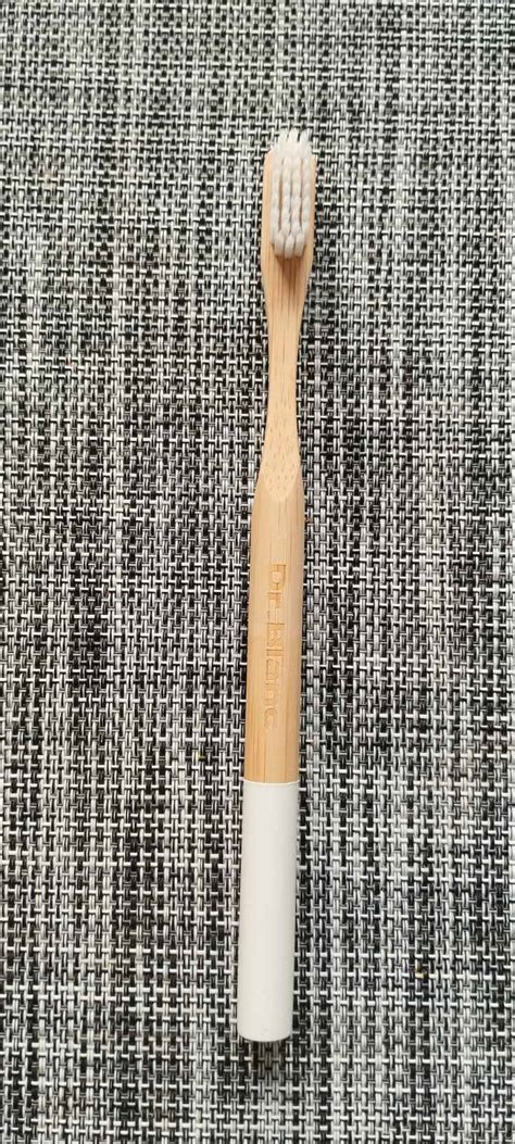 Зубна щітка для естетів | MAKEUP Club