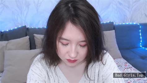 Petite Booty Asian Teen Lingerie Teasing On Cam