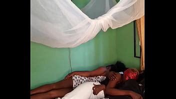 SexySlim A Surpris Son Petit Ami En Train De Tricher Avec Sa Colocataire XVIDEOS