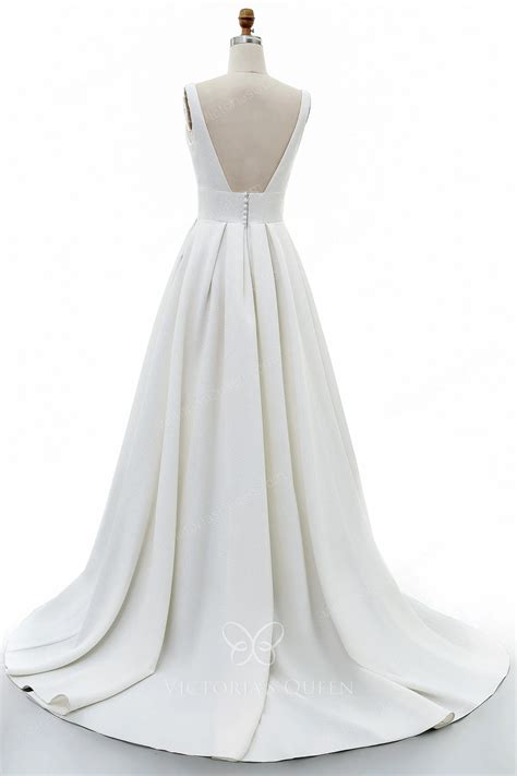 Simple Plunging Neck A-line Texured Bridal Gown with Pockets - VQ