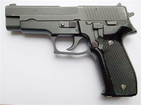 ファイル:SIG Sauer P226 neu.jpg - Wikipedia