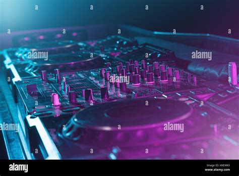 dj  night club dj technique cd players  dj console