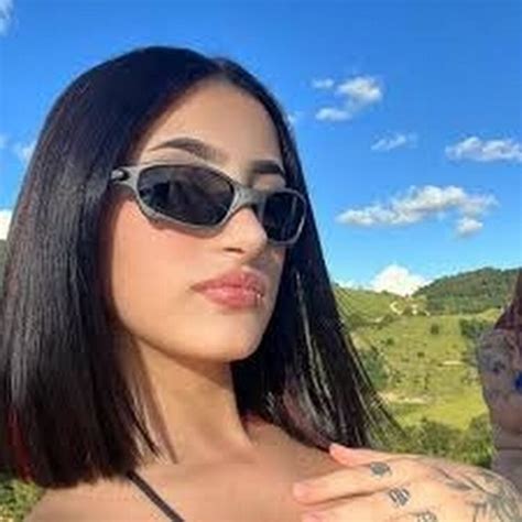 9 Hot Sexy Stephany Ribeiro Bikini Pics