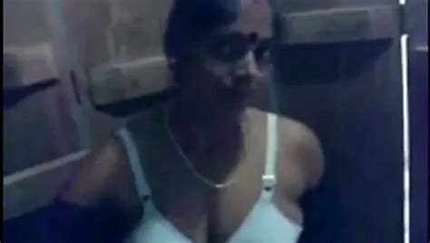 Indian Sex Video Of An Indian Aunty Showing Her Big Boobs XHamster