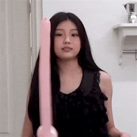 illit wonhee gif illit wonhee kpop discover share gifs