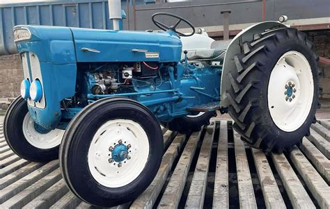 Fordson Dexta Tractor Data And Specs