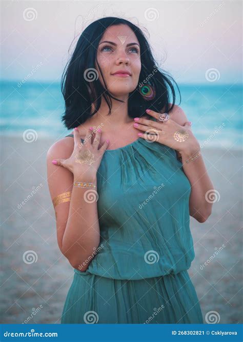 Flash Style Portrait Of Sexy Brunette With Red Lips Sunglasses And