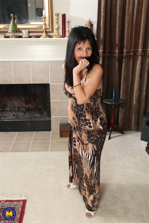 Chesty Mature Housewife June Fucking Her Horny Shaved Pussy With A Dildo NakedPics