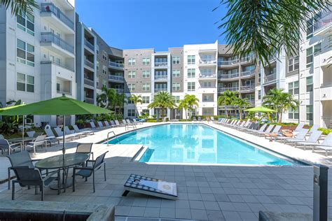 Luxury in Downtown Hyde Park SOHO - Tampa Insider Guide