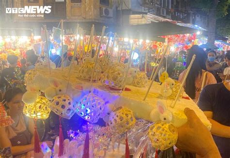 Cận cảnh chiếc đèn lồng trở thành hot trend hút hồn giới trẻ mùa Trung thu 2023