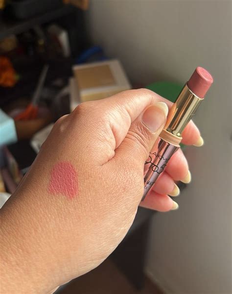 Lipsticks Nude Pink Primer Matte Lakme Lipstick Freeup