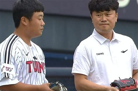 스포키 스카우트팀 팀장 1라운드 지명 선수 백성진 김범석 시구 및 시포