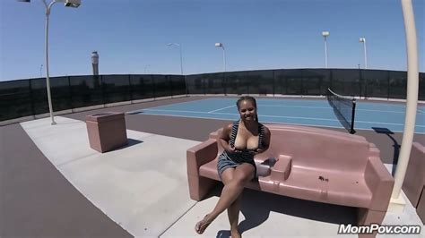 Kiesha 39yo Serving Pussy On Public Tennis Court