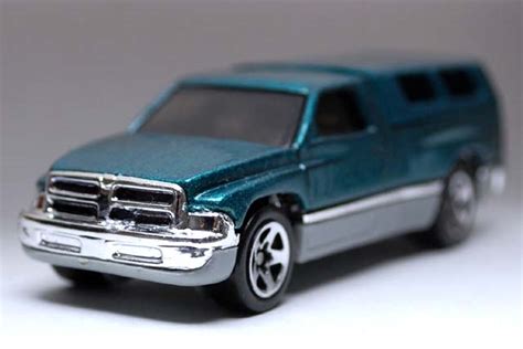 ホットウィールDODGE RAM TRUCKワゴンのレビュー素人のメッキ部加工はダメゼッタイ Hot Wheels 情報まとめ ホットウィール にわかマニア