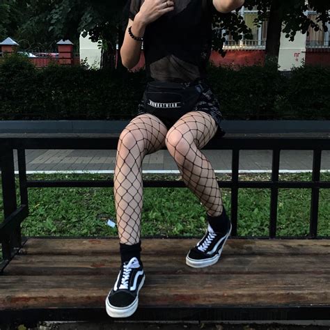 🕷🕸skater girl🕸🕷 | Сетчатые колготки, Вдохновленные наряды, Наряды