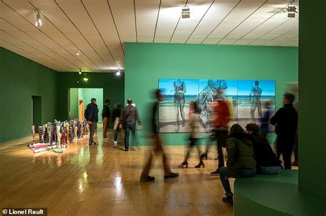 Museum Guests Will Have To Strip Naked To Enter Nude Exhibition In France Daily Mail Online