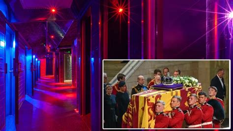 Sauna Gay De Londres Exibe Funeral Da Rainha Elizabeth II Na TV Em Vez De Pornografia Sinal De