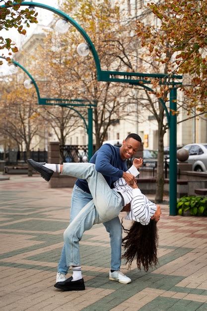 Free Photo Amateur Couple Dancing Salsa Together