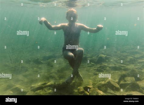 M Dchen Jahre Bikini Fotos Und Bildmaterial In Hoher Aufl Sung Alamy