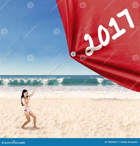 Mujer Con El Bikini Que Tira De Imagen De Archivo Imagen De Hembra Concepto