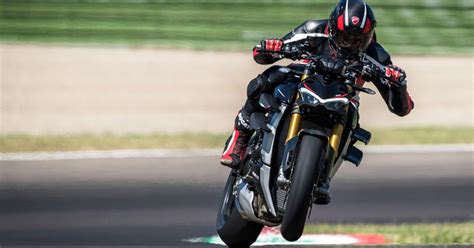 6 Naked Bikes That Are Perfect For Beginners 6 That Should Only Be Ridden By Experienced Riders