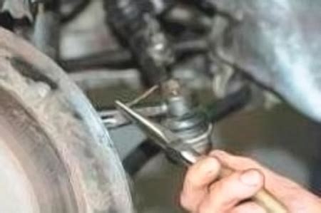 Снятие и замена рулевых тяг на Chevrolet Niva