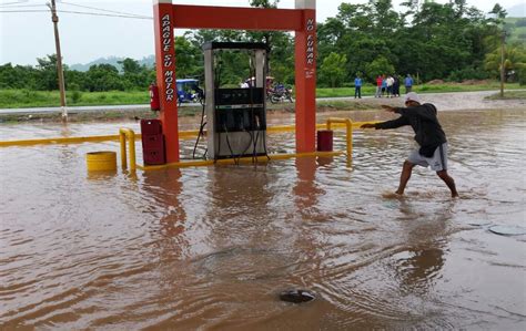 Hay Familias Damnificadas Por El Desborde De R Os En San Mart N