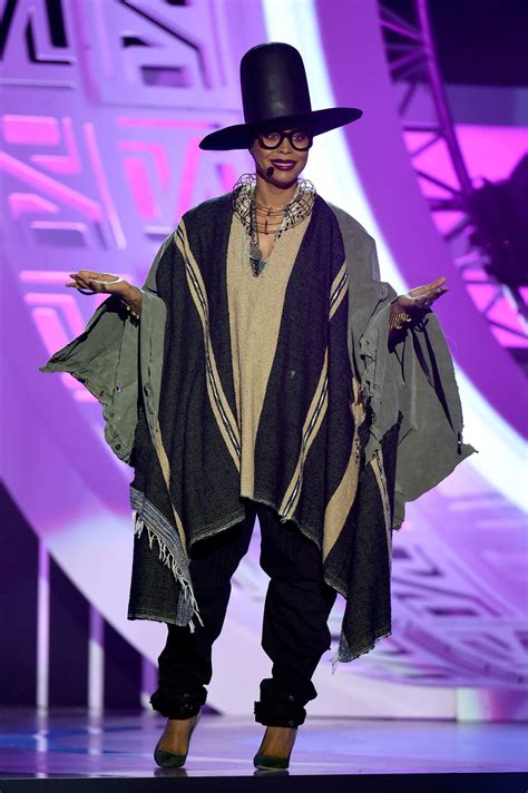You'll Want to Watch the Soul Train Awards Just to See Erykah Badu's
