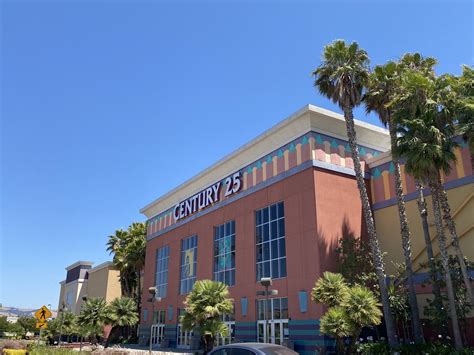 We explain why Century Union Landing is the top choice for families 10