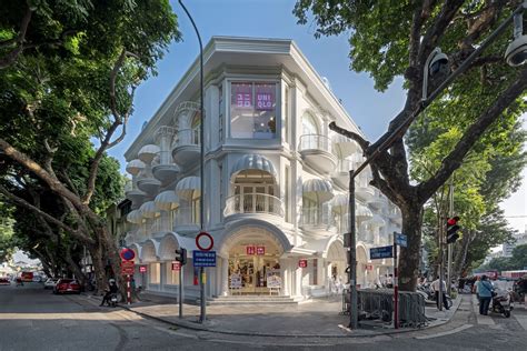 Uniqlo Flagship Store Hanoi By Red Design Group Vietnam Blending