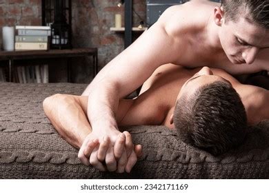 Categoría Gay sex bed de fotos e ilustraciones de stock 3 489 imágenes Shutterstock