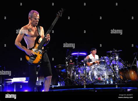 Red Hot Chili Peppers Drummer Hi Res Stock Photography And Images Alamy