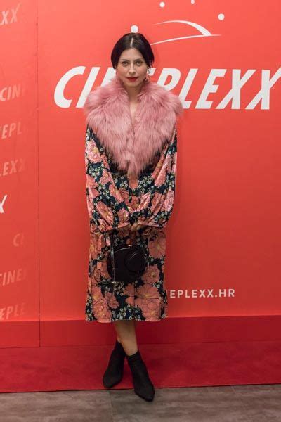 Ljubavni Film Koji Ru I Tabue I Obara Rekorde Stigao Na Velika Platna Pogledajte Fuck Off I