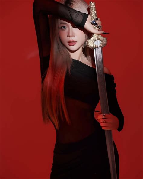 DJ Mie khoe eo thon khi mặc bikini đi biển Lifestyle ZNEWS VN