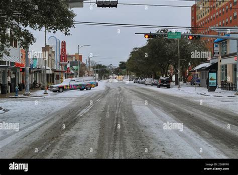 Houston, Texas, USA - January 21 2025: Snow in Houston Heights ...
