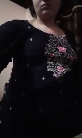 Pakistani Bhabhi Rida Cheating Nude Video